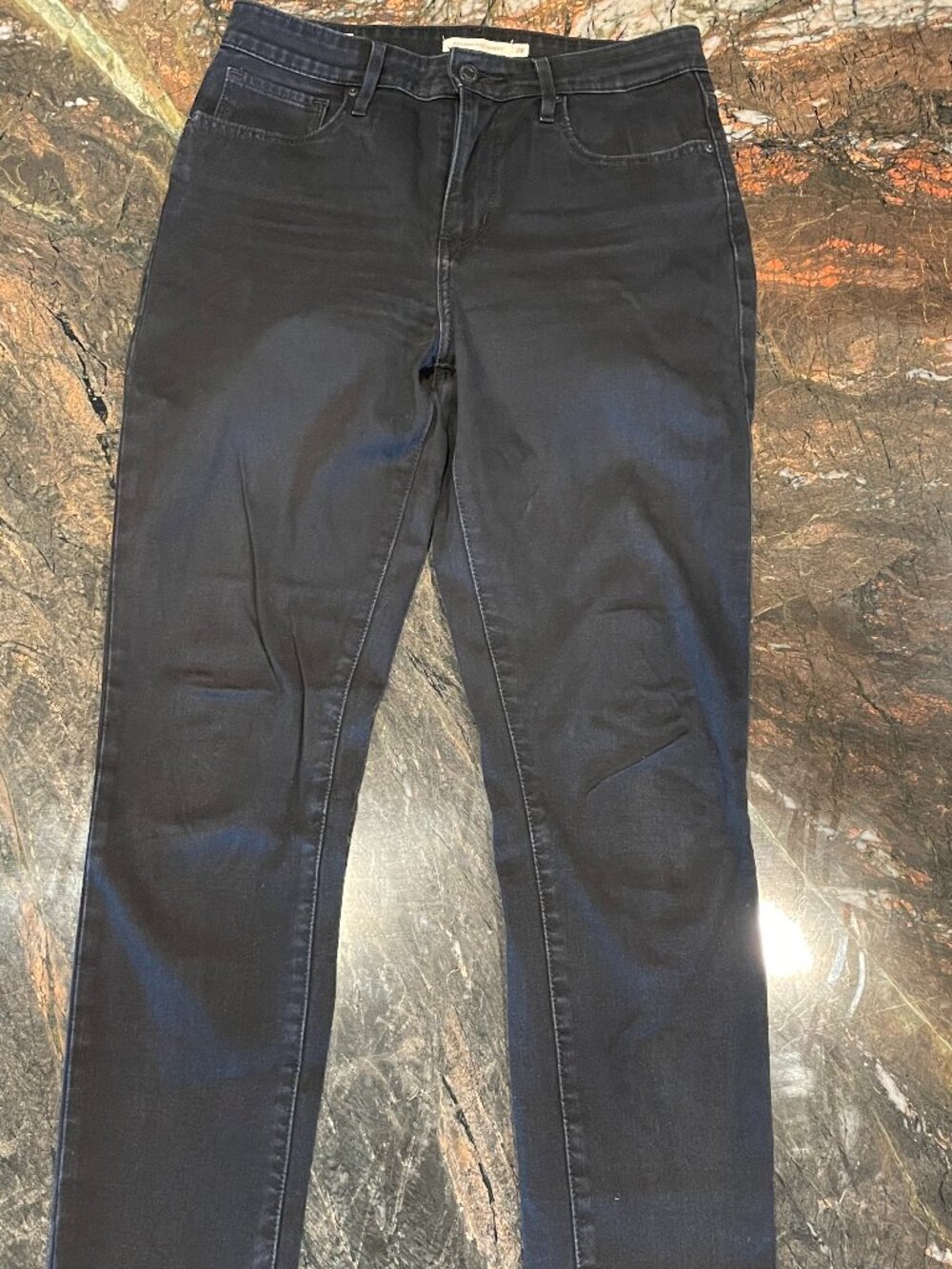 Levi’s Black High-Waisted Skinny Jeans – Classic Everyday Staple